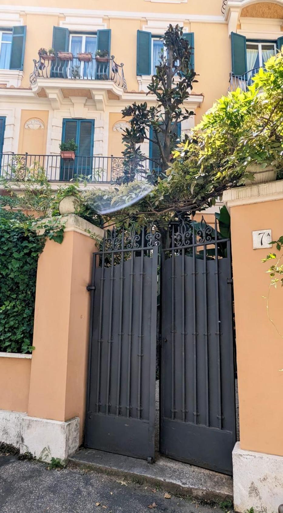 Beautiful 2-bed In Roma