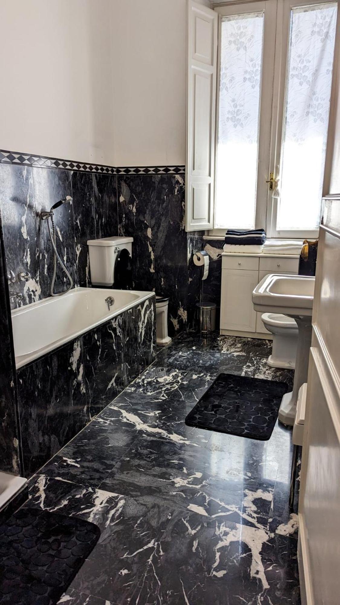 Beautiful 2-bed In Appartamento Roma